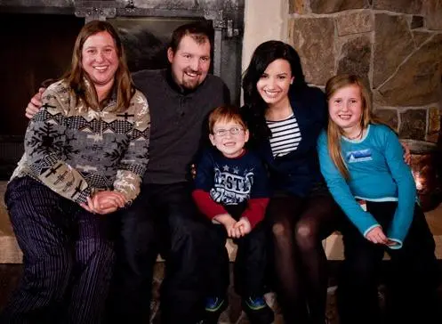 Demi Lovato: Family