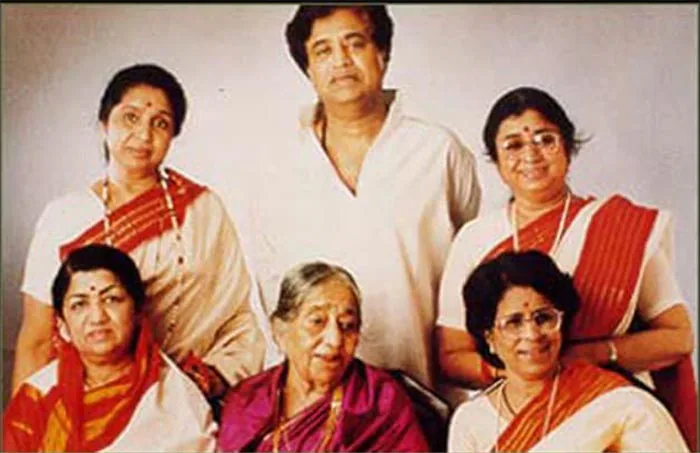 lata mangeshkar family photo