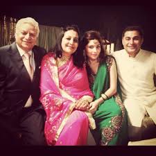 kanika kapoor family photo