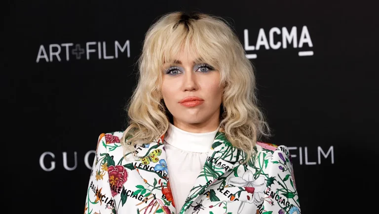 miley cyrus Biography:  Birthday, Career, Age And More