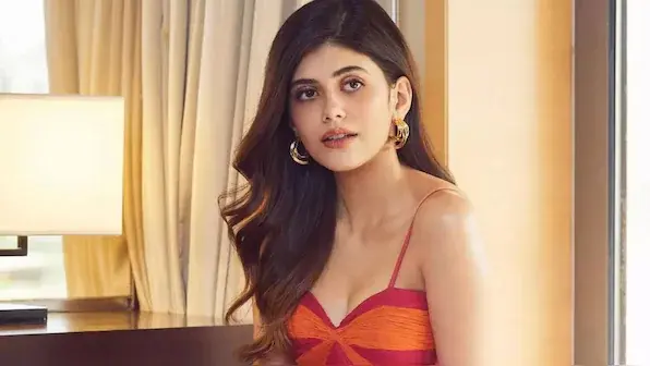 Sanjana Sanghi Biography: Early Life, Career, and Achievements