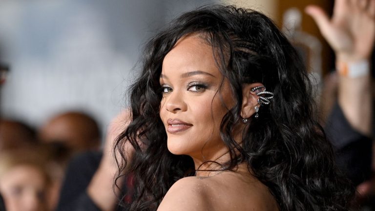 Rihanna Biography:  Birthday, Career, Age