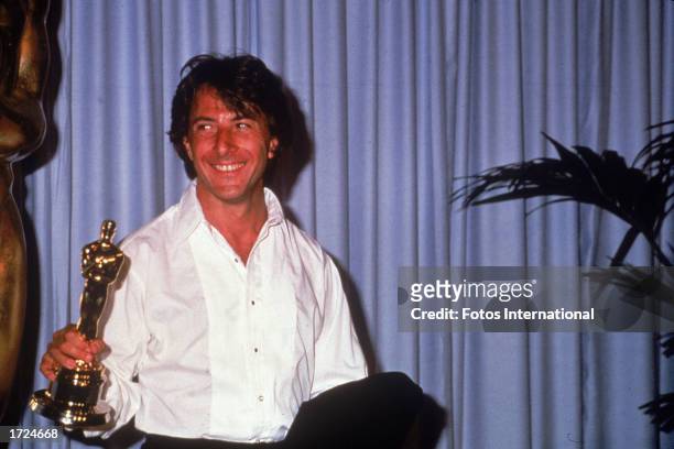 Dustin Hoffman Debut & Awards pic