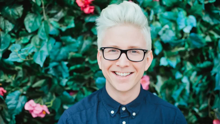 Tyler Oakley Biography: Birthday, Career, Age